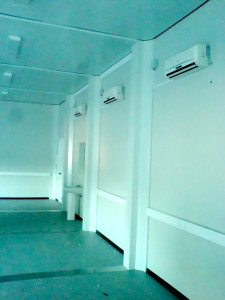 Aluguer de ar condicionado, instalação efectuada em blocos de contentores