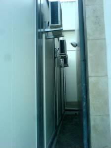 Aluguer de ar condicionado, instalação efectuada em blocos de contentores